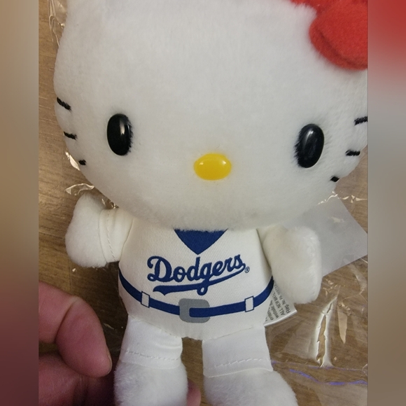 Hello Kitty 2015 L.A. Dodgers  Plush - Picture 3 of 8